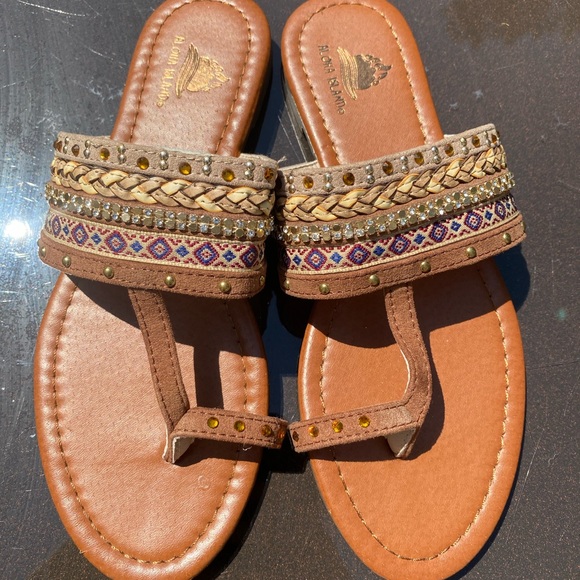 Sandals - Picture 1 of 3